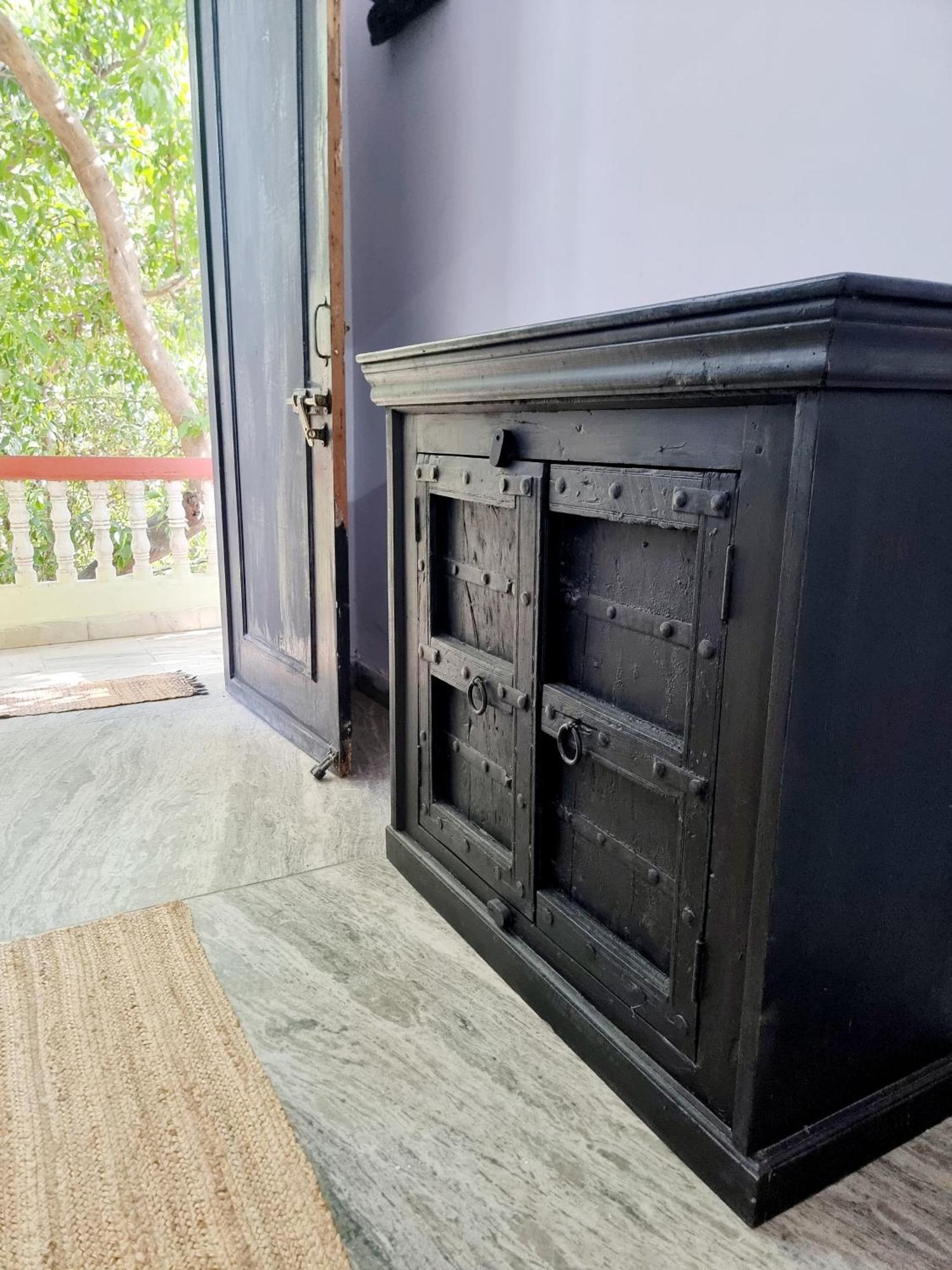 Karavan Kafe Pushkar Bilik gambar