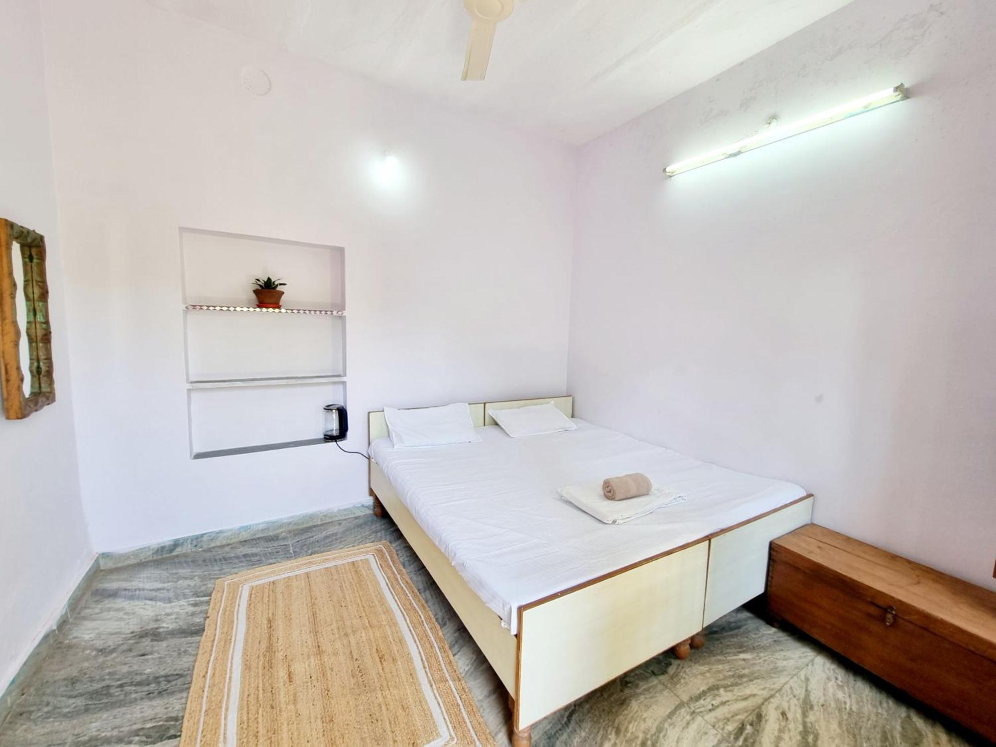 Karavan Kafe Pushkar Bilik gambar