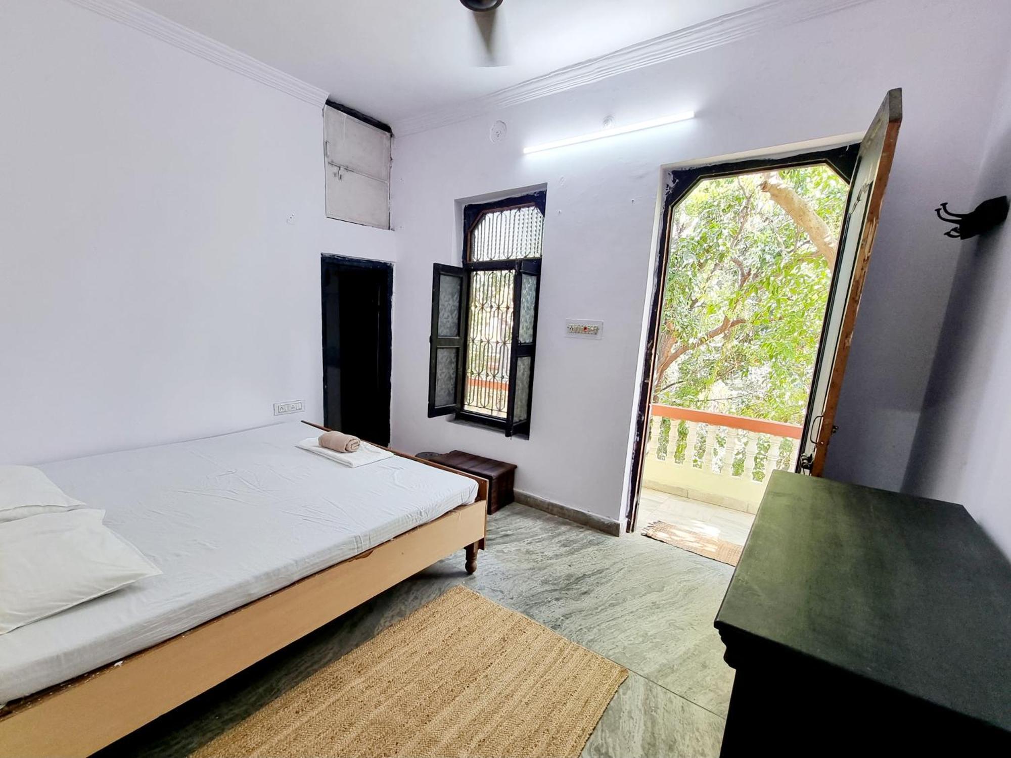 Karavan Kafe Pushkar Bilik gambar