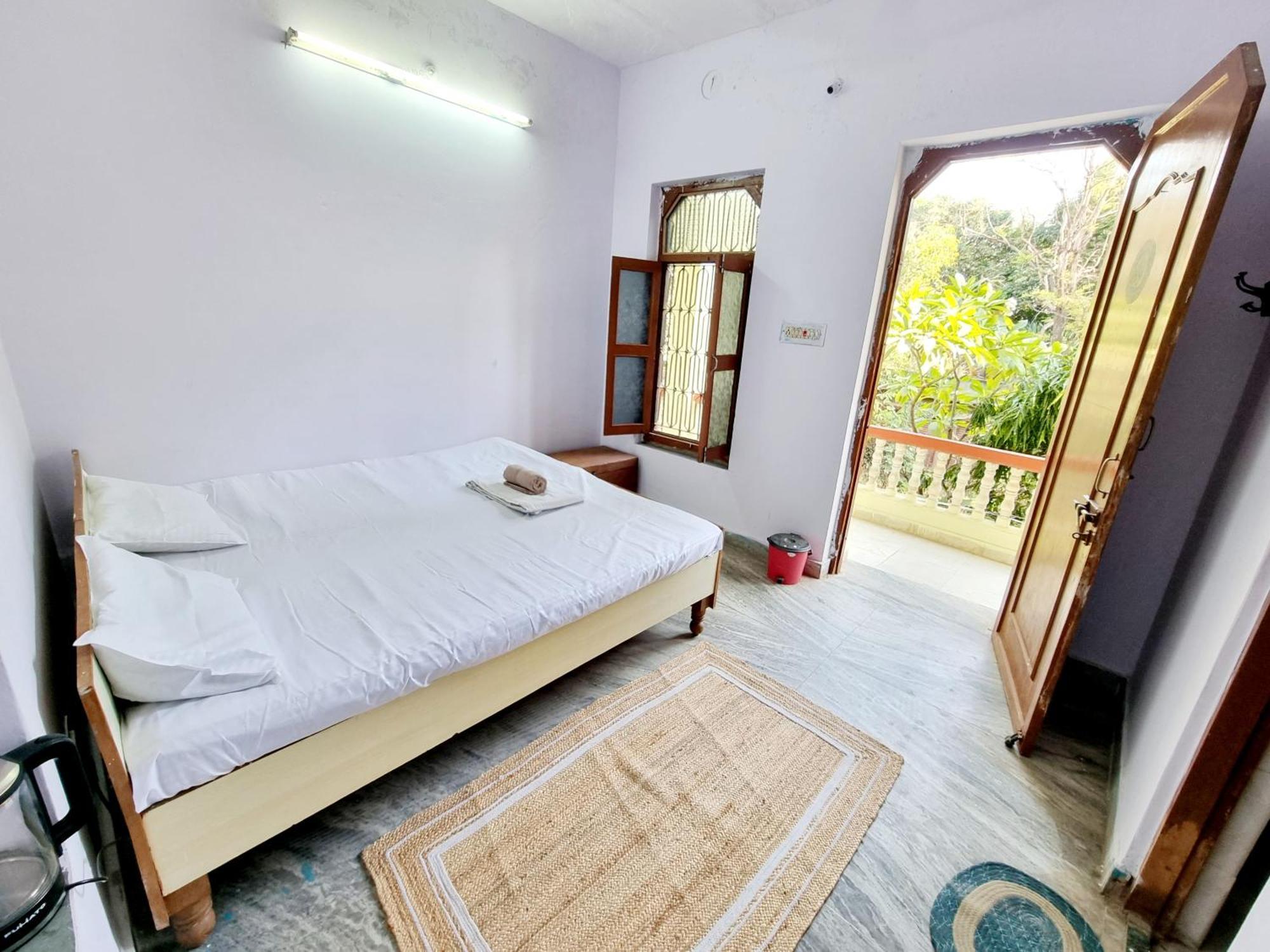 Karavan Kafe Pushkar Bilik gambar