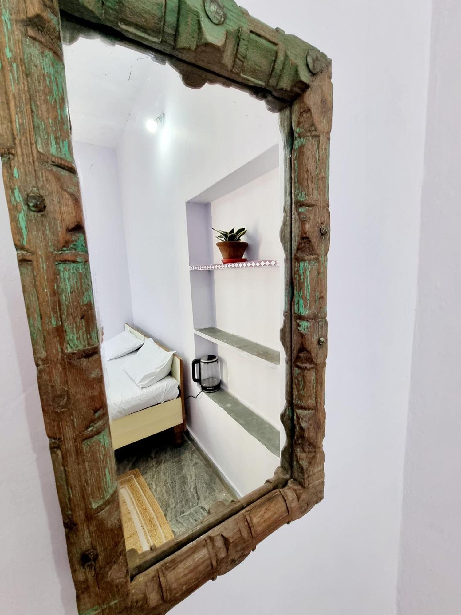 Karavan Kafe Pushkar Bilik gambar