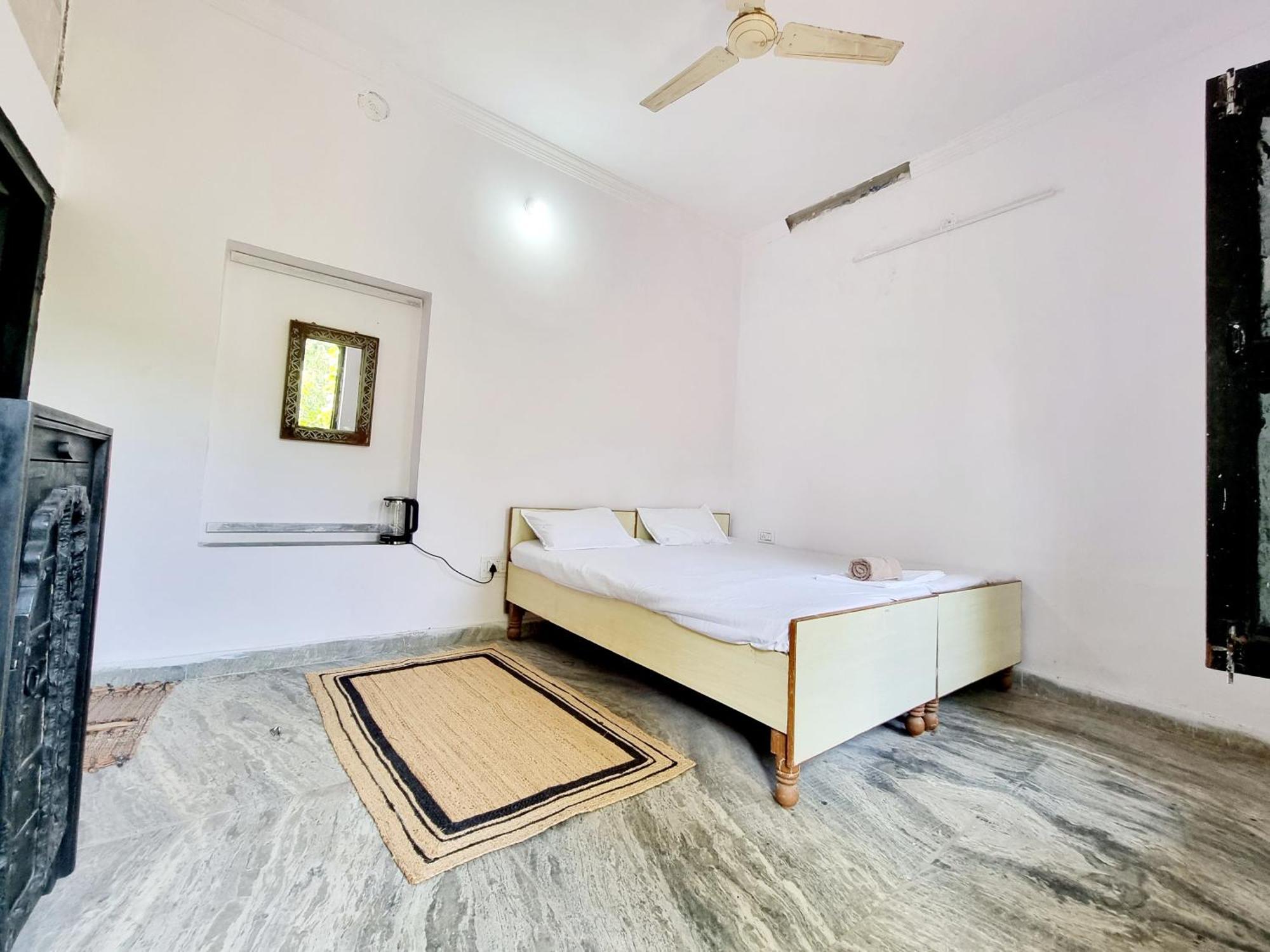 Karavan Kafe Pushkar Bilik gambar