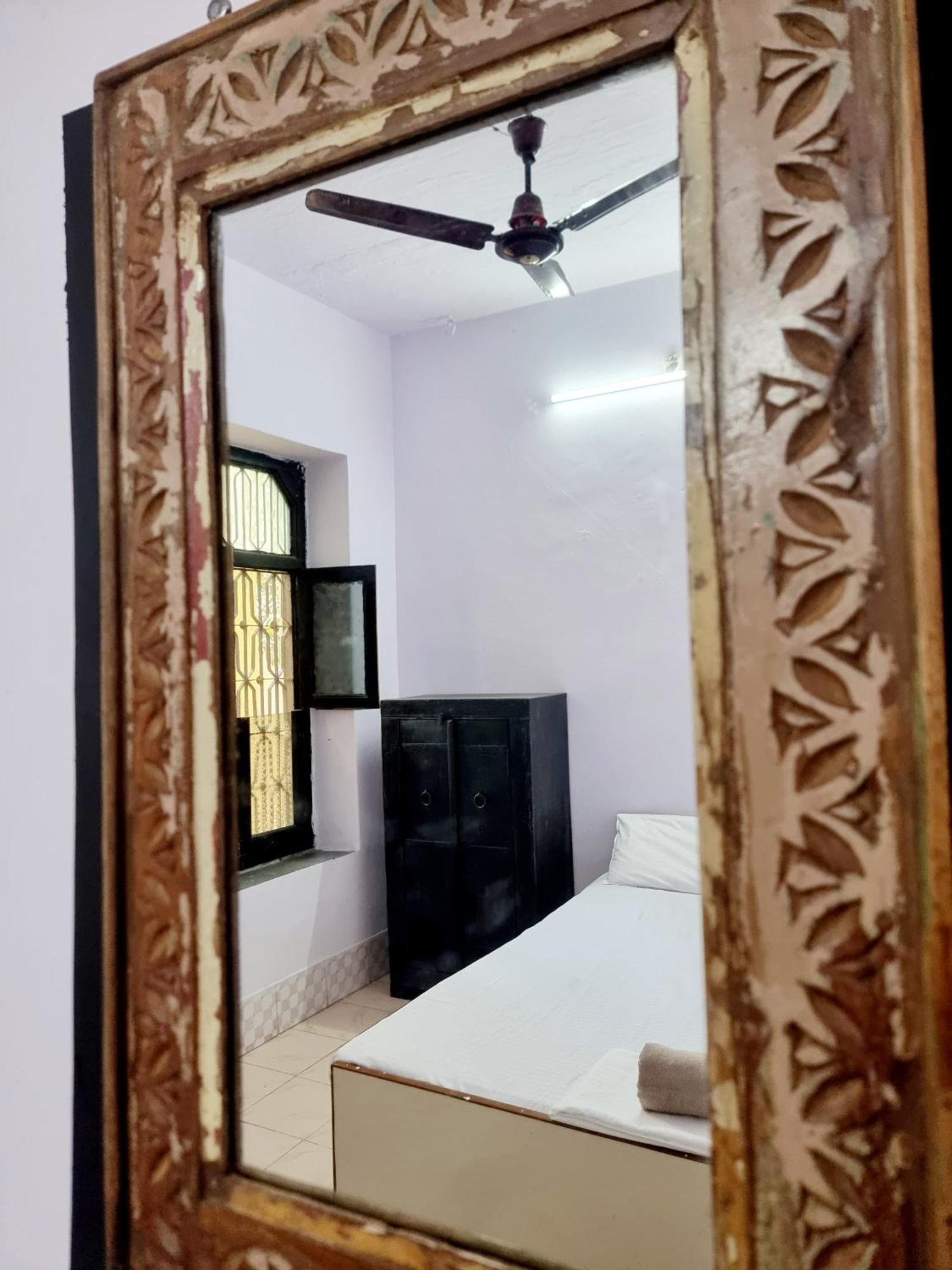 Karavan Kafe Pushkar Bilik gambar