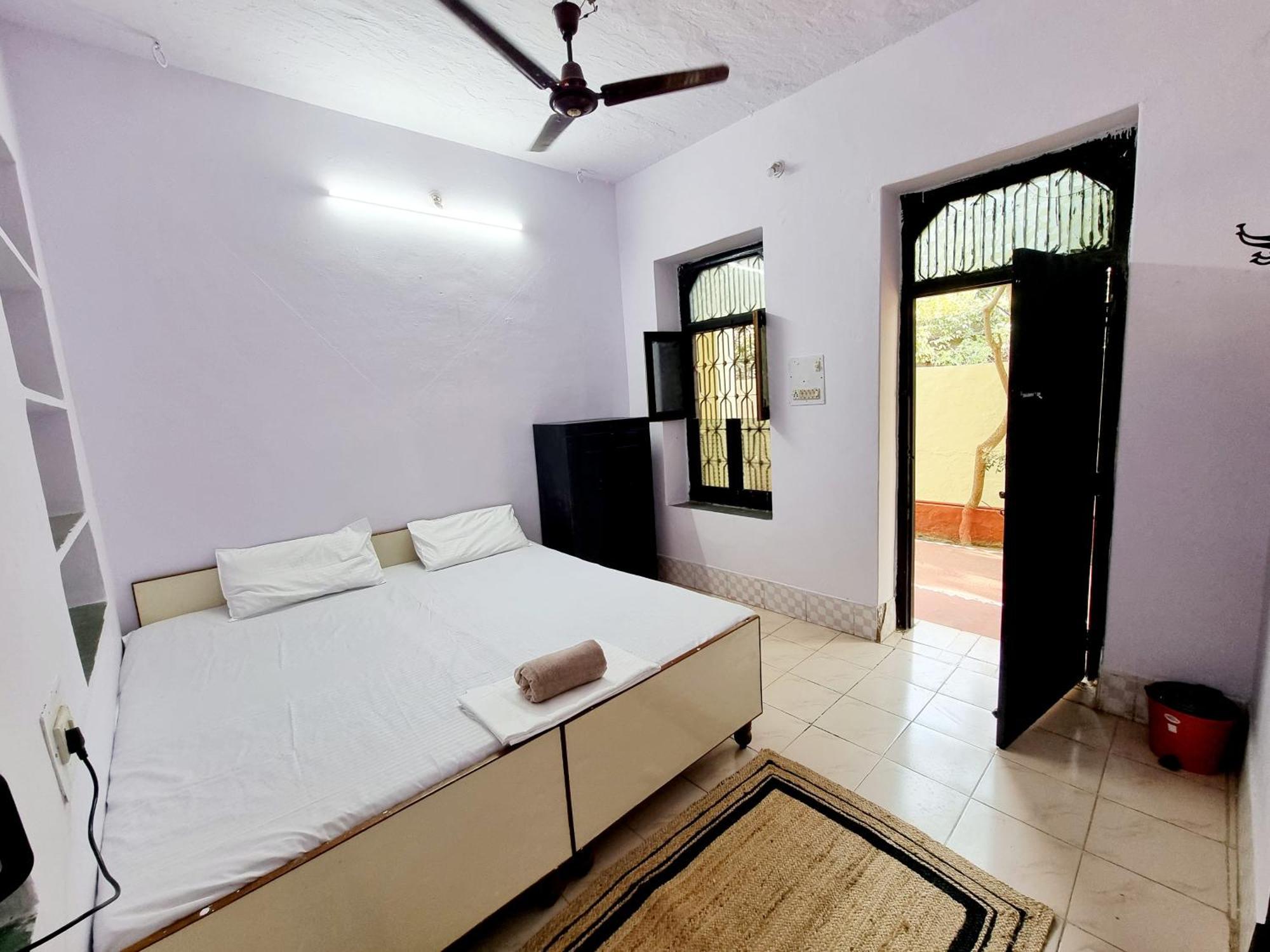 Karavan Kafe Pushkar Bilik gambar