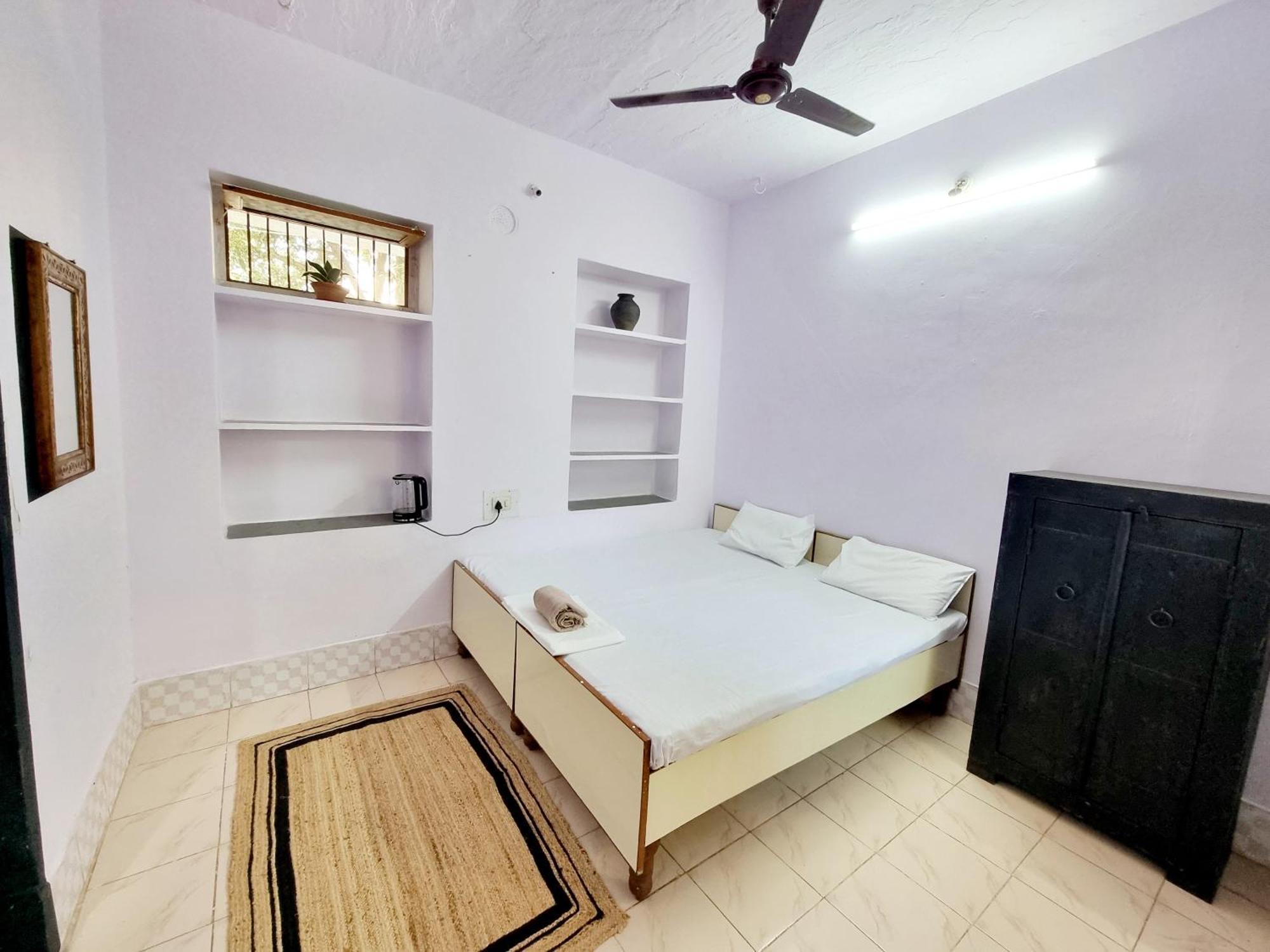 Karavan Kafe Pushkar Bilik gambar